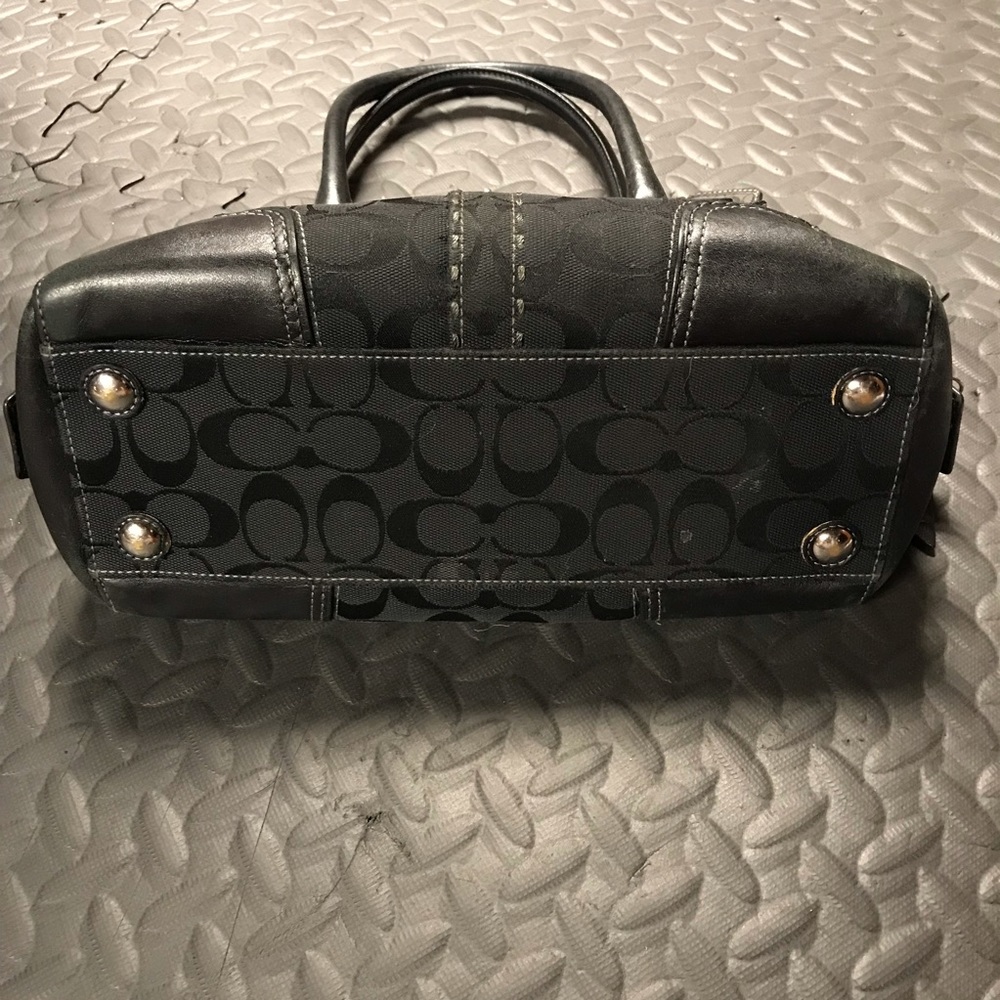 Classic Coach bag!! - Picture 6 of 7